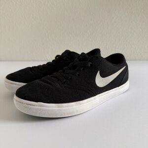 Nike SB Check Canvas Black/White Big Kids Skate Shoes 3.5‎ Y